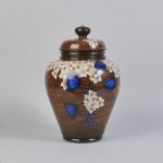 1564 8038 VASE AND COVER